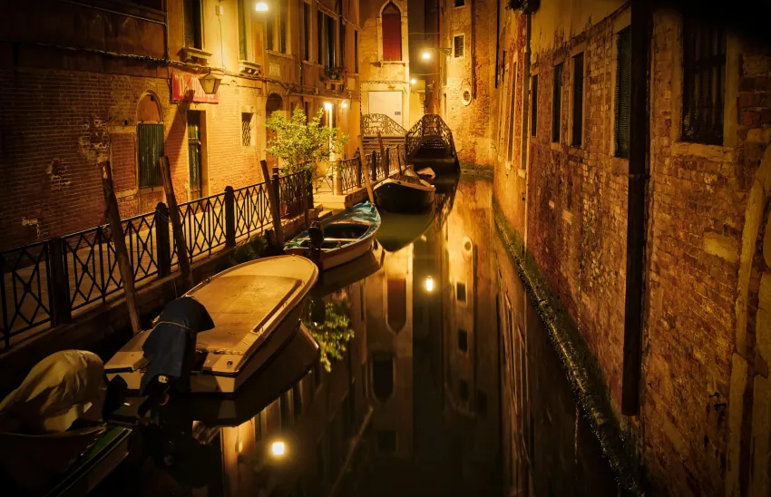 Venice at night in Italy: A captivating journey through the enchanting city