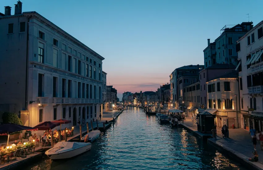 The enchanting world of Venice nightclubs: A guide to nightlife in the floating city